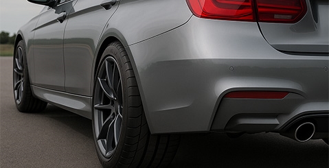 Eri rengaskoot edessä ja takana – mitkä autot ja miksi?